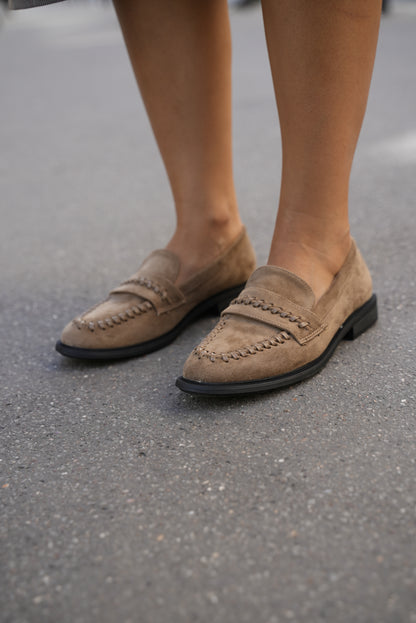 Mocassins en suédine avec finition surpiqué [ Taupe/ Camel]
