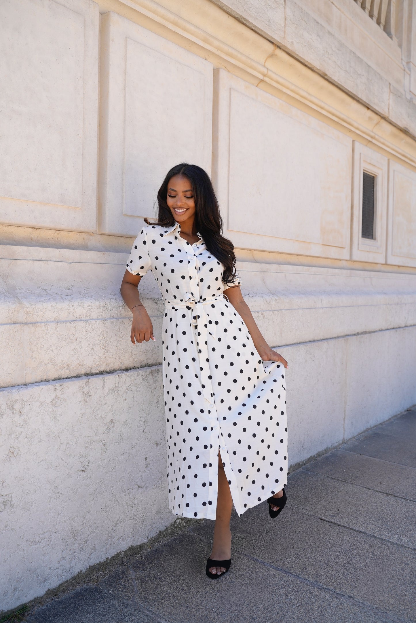 Robe à pois avec ceinture